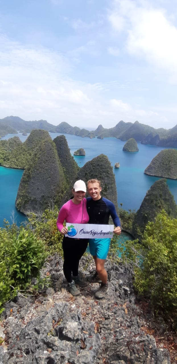 Paket wisata raja ampat minum kopi putih