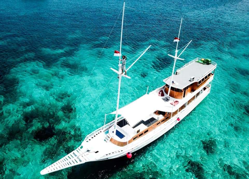 Sewa Kapal Raja Ampat Boat Charter #1 OASIS