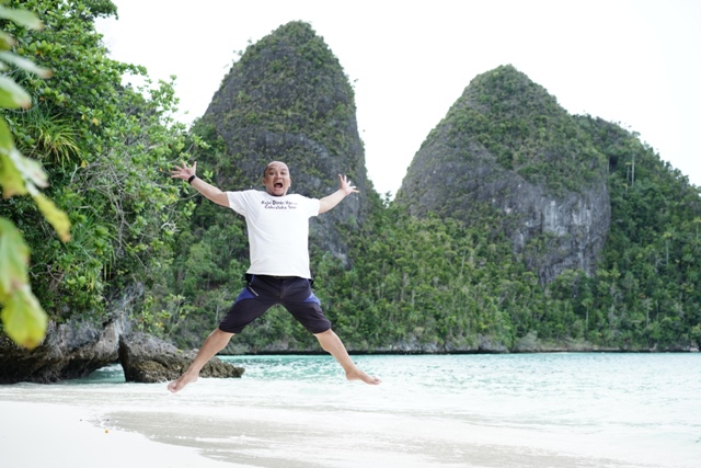 Paket wisata Raja Ampat 6D5N tiada banding dari Jakarta. Kunjungi Arborek dan Piaynemo. Pengalaman tak tertandingi. Pesan sekarang!