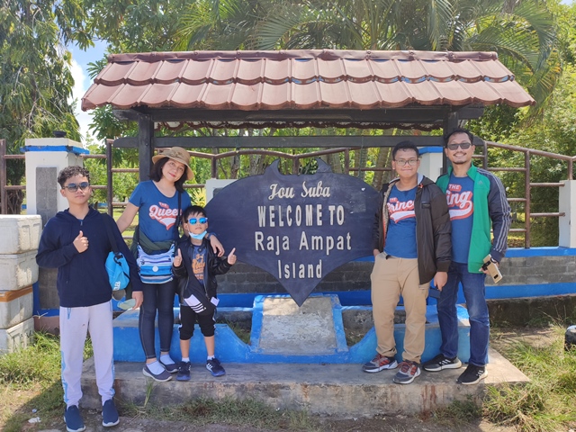 Paket tour 5 hari 4 malam Raja Ampat terpopuler Rasakan pengalaman luar biasa & pemandangan ikonik yang menawan.