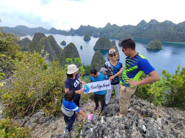 Paket tour 5 hari 4 malam wayag