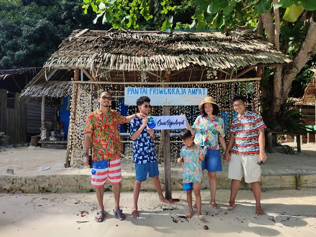 Paket wisata Raja Ampat 6D5N bermutu dari Bali. Jelajahi Yenbuba dan Arborek. Pengalaman tak terlupakan. Pesan sekarang!