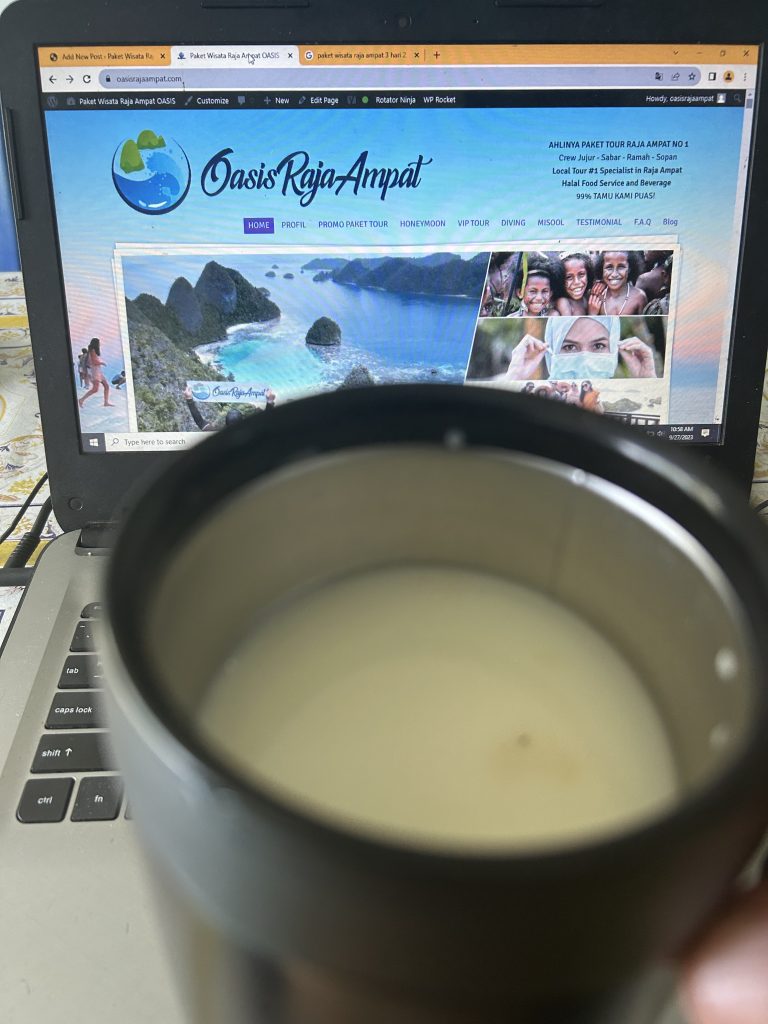 Paket wisata raja ampat minum kopi putih