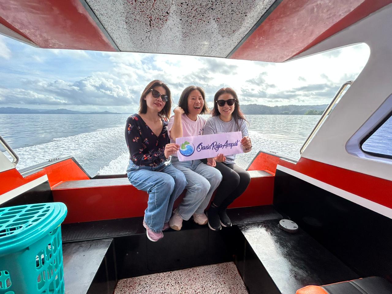 Paket Wisata Raja Ampat 5 Hari 4 Malam Halal