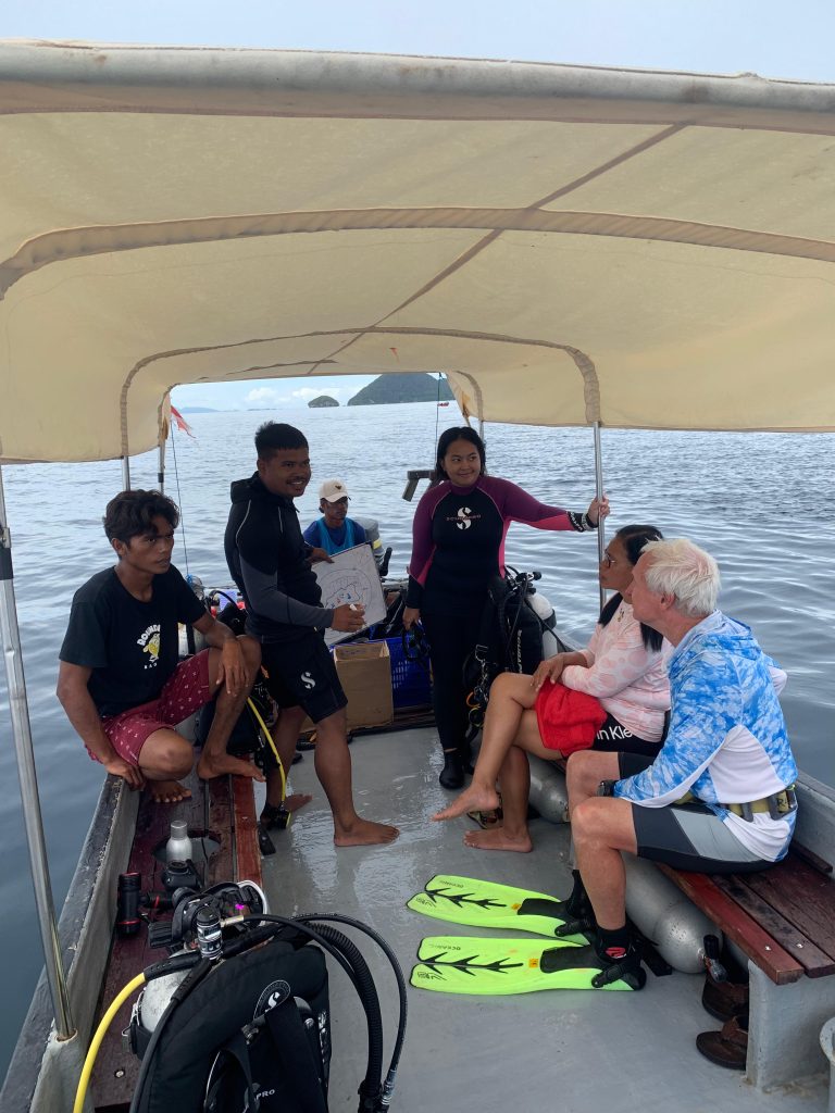 Paket Diving Raja Ampat 4 Hari 3 Malam GUIDE SABAR Sopan Murah (4)