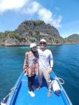 Paket tour 4 hari 3 malam Raja Ampat honeymoon paling top. Momen romantis.