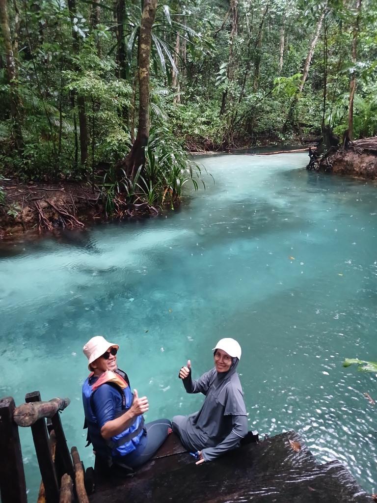 Paket tour 4 hari 3 malam Raja Ampat terpopuler. Banyak yang suka.