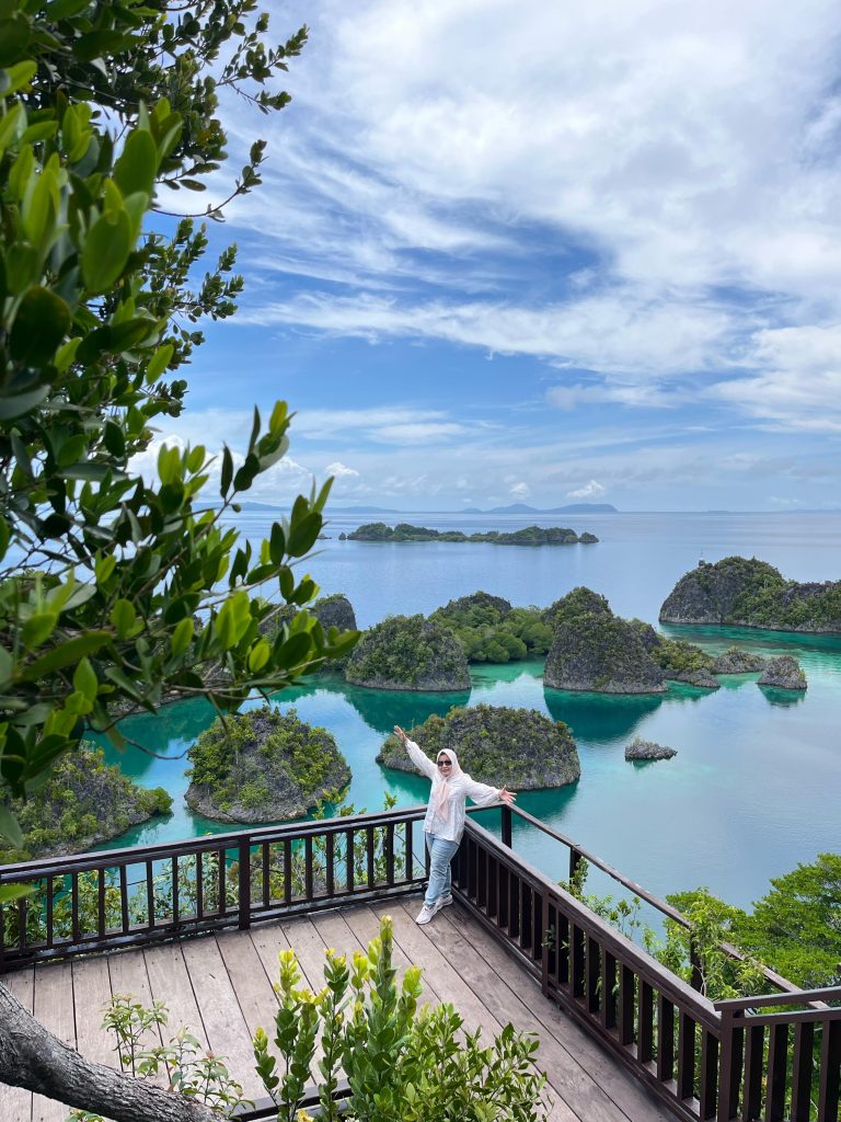 Paket Tour Wisata Raja Ampat by Oasis 1 Hari One Day 2 3 4 5 Piaynemo Wayag Misool Terbaik