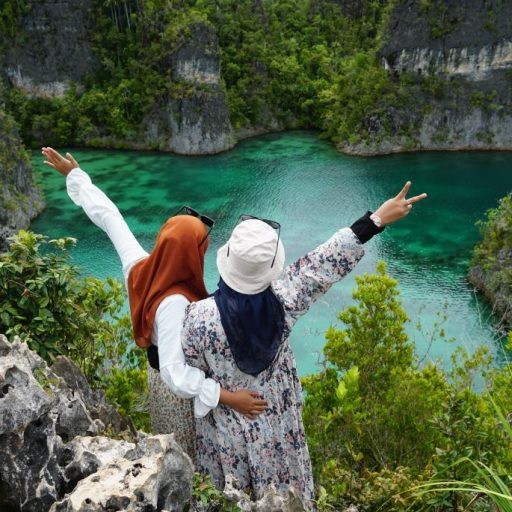 cropped-Paket-Wisata-Raja-Ampat-4-Hari-3-Malam-Paling-Laris-Start-Sorong-2.jpg
