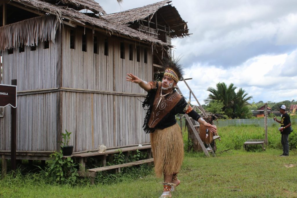 Paket Tour Wisata One Day Trip Sorong Rumah Etnik Daily Tour Doom Island (22)