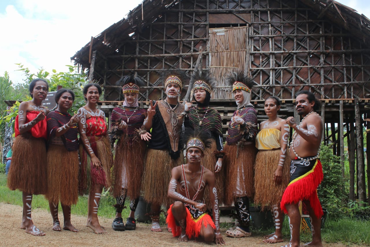 Paket Tour Biak Papua 4 Hari 3 Malam by OASIS RAJA AMPAT Harga Wisata Murah Crew Lokal Jujur Ramah Sopan Private Trip 2025