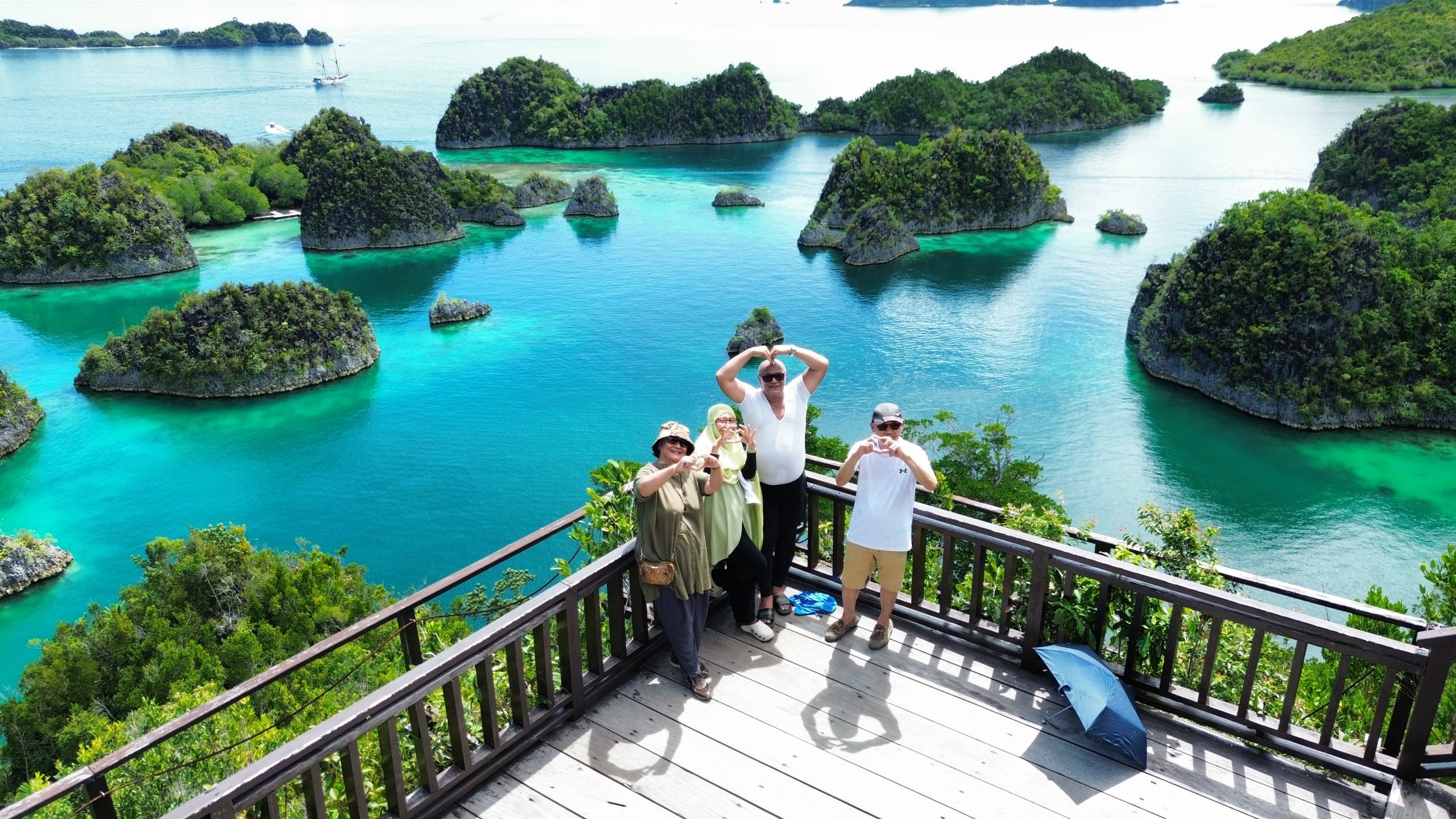 Private Tour Raja Ampat Papua 4 Hari 3 Malam