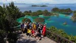 Paket tour 3 hari 2 malam Raja Ampat resort. Menginap di resort terbaik. Nikmati fasilitas premium. Liburan mewah.