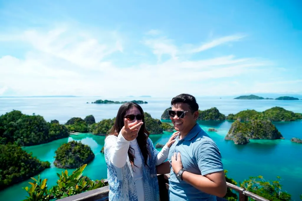 Paket tour 2 hari Raja Ampat all-in. Semua kebutuhan liburan Anda sudah termasuk. Nikmati perjalanan tanpa khawatir.