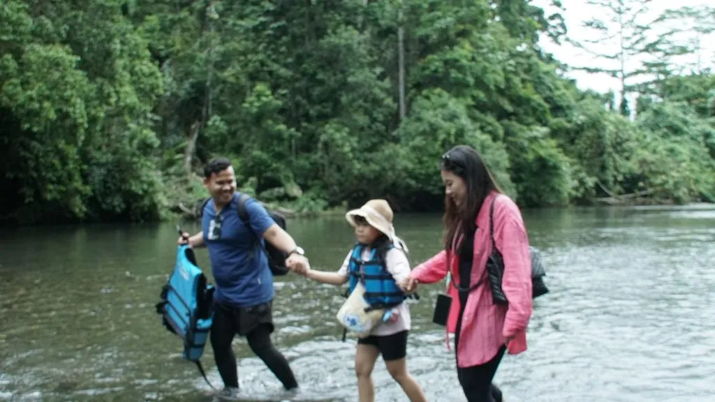 Paket tour 3 hari 2 malam Raja Ampat terjangkau. Nikmati keindahan Raja Ampat tanpa menguras kantong. Pilihan low budget terbaik.