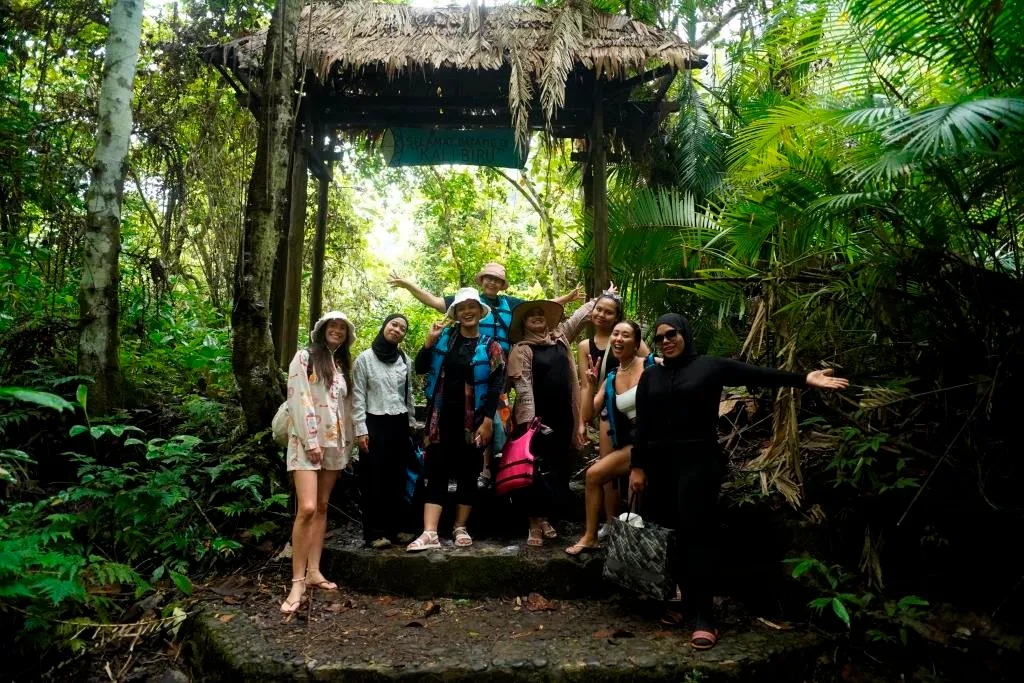 Paket Tour Wisata Raja Ampat Papua Piaynemo Wayag Misool 1 Hari One Day Trip Sehari 2 3 4 5 6 7 Malam start sorong jakarta surabaya bali terbaru by inayah (190)