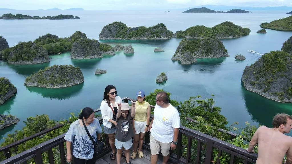 Paket Tour Wisata Raja Ampat Papua Piaynemo Wayag Misool 1 Hari One Day Trip Sehari 2 3 4 5 6 7 Malam start sorong jakarta surabaya bali terbaru by inayah (198)