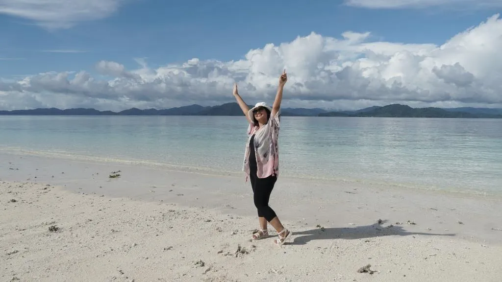 Paket tour 2 hari 1 malam Raja Ampat trip eksklusif. Nikmati liburan mewah dengan pelayanan prima. Cocok untuk bulan madu.