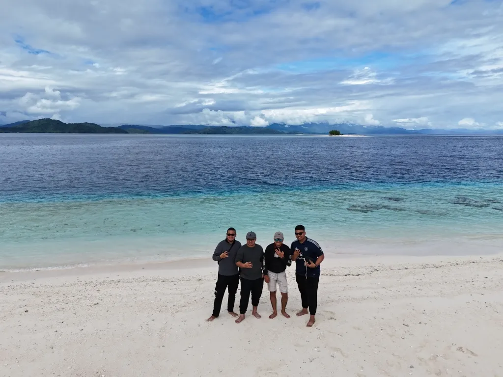 Paket Wisata Raja Ampat 7D6N Berkelas