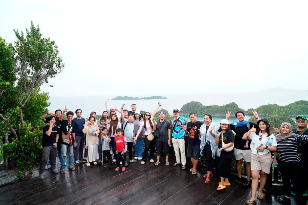 Paket Wisata Raja Ampat 7D6N Tiada Banding