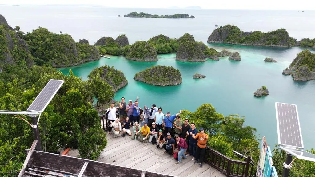 Paket Tour 6 Hari 5 Malam Raja Ampat Pengalaman TERBAIK