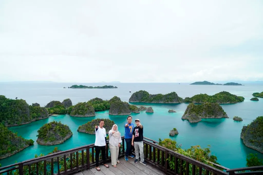 Paket Tour 7 Hari 6 Malam Raja Ampat Piaynemo TERMURAH
