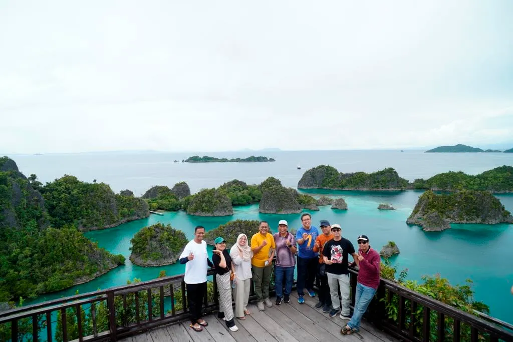 Paket Tour 3 Hari 2 Malam Raja Ampat Pilihan Utama TERBAIK