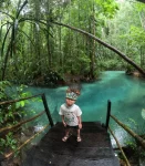 Paket tour 4 hari 3 malam Raja Ampat untuk keluarga. Liburan aman dan seru.