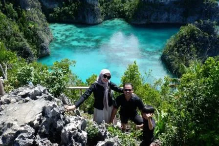 Paket tour 3 hari 2 malam Raja Ampat dari Sorong. Liburan mudah.