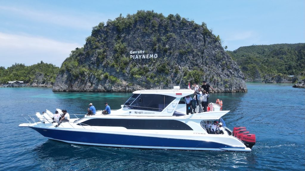 rental speed boat di raja ampat raja saraung