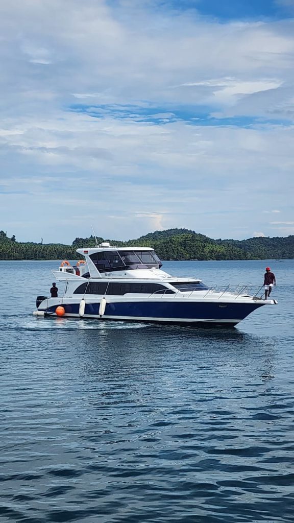 sewa kapal raja ampat speed boat raja saraung