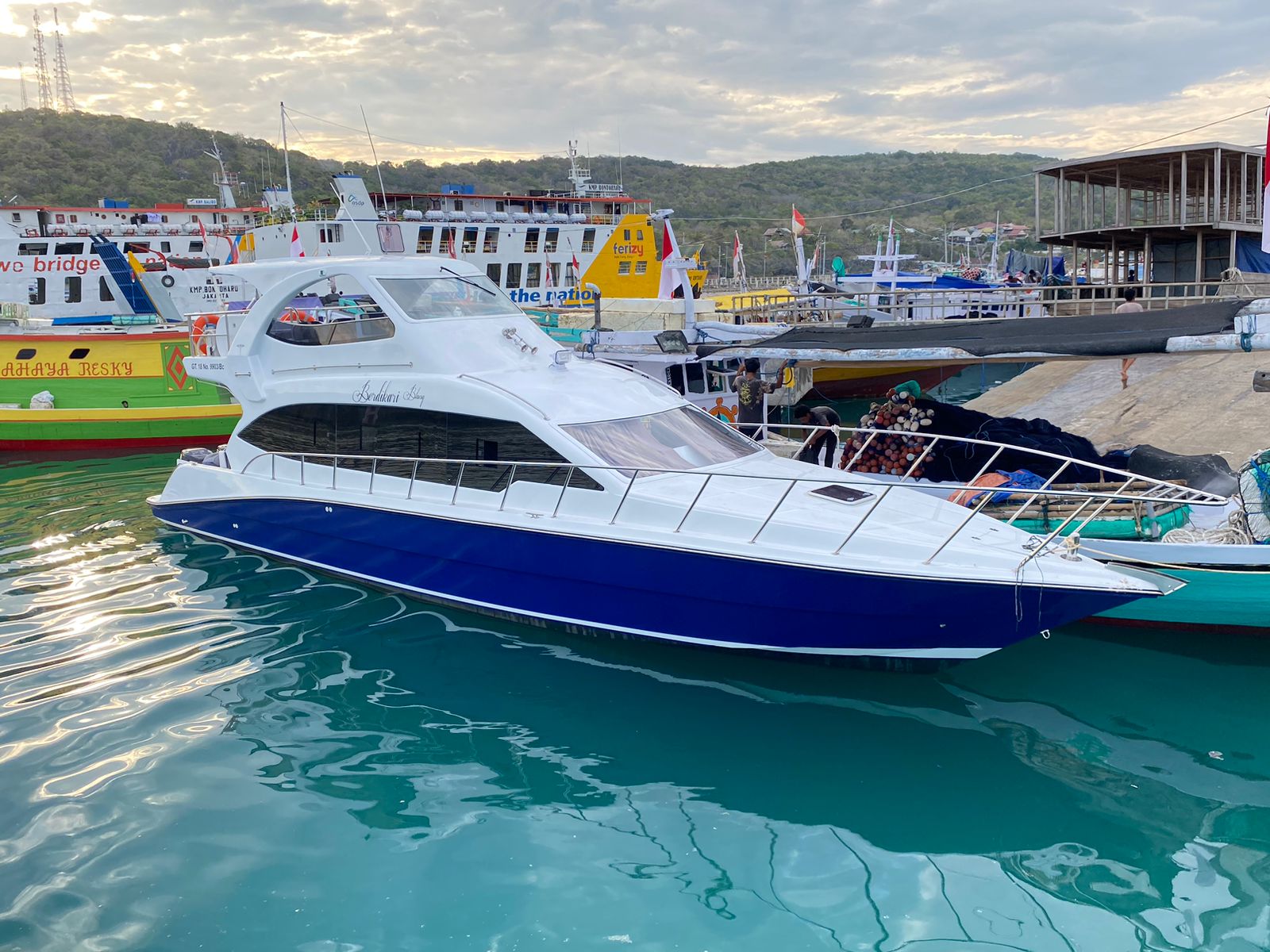 Sewa Kapxal Speed Boat Raja Ampat Berdikari Bluesy by OASIS
